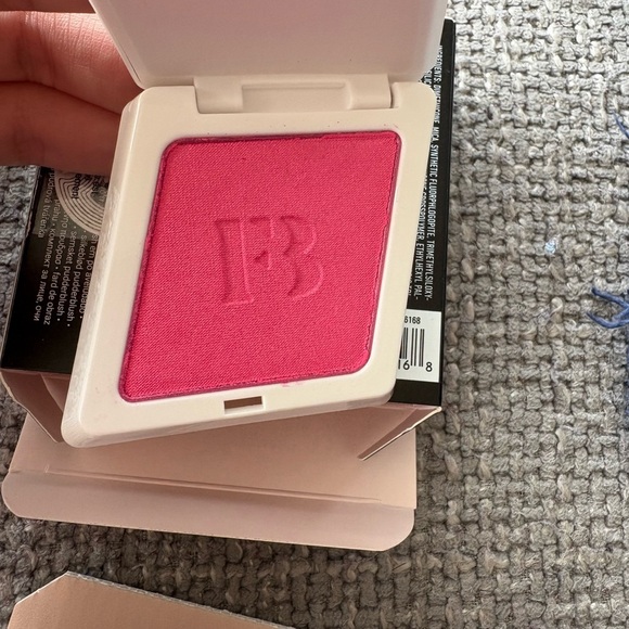 Fenty Beauty Cheeks Suede Powder Blush – Bubble Bands (Shimmering Hot Pink) - Picture 2 of 13